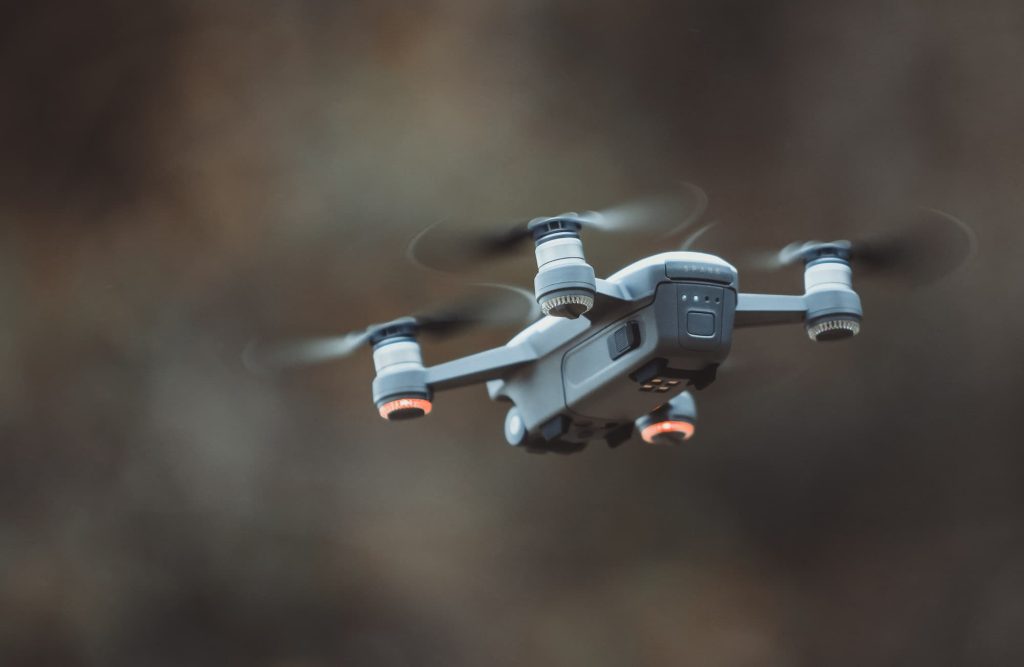 Técnicas de filmación aérea: helicópteros y drones